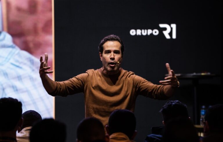 Leia mais sobre o artigo Fundador da Ricardo Eletro lança escola de negócios e ministra aulas para empresários