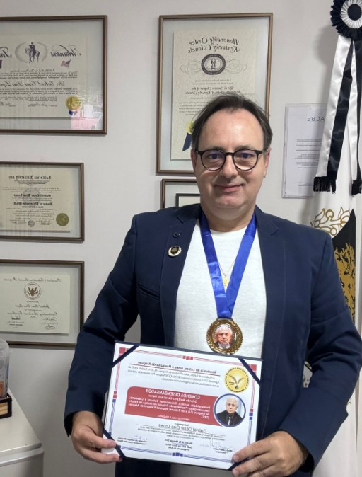 Leia mais sobre o artigo Professor Dr. Gabriel Lopes Recebe Comenda Desembargador Orlando Monteiro Cavalcanti Manso