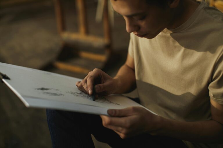 Leia mais sobre o artigo Desenhistas: Criatividade e Técnica Essenciais para a Gestão e Inovação.
