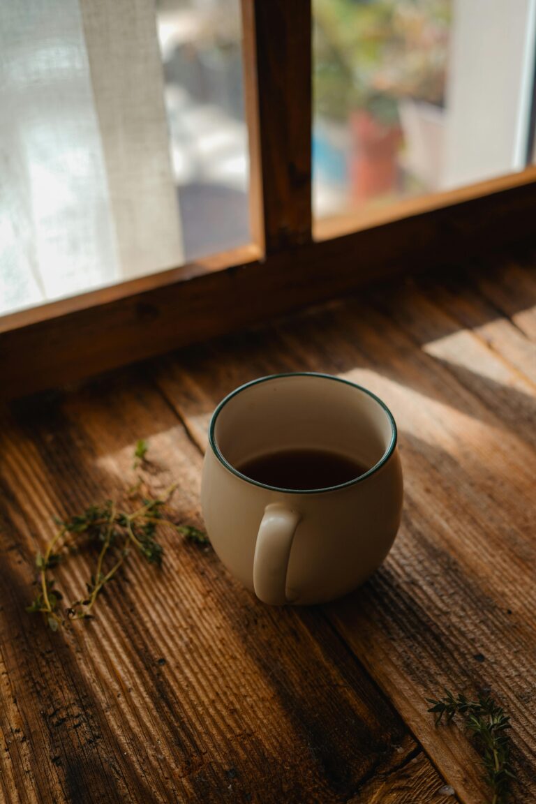 Leia mais sobre o artigo Cafeína: benefícios e riscos para a saúde.