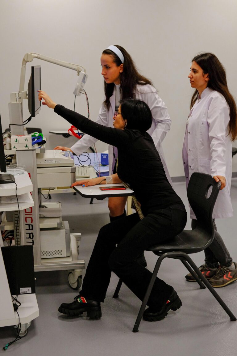 Leia mais sobre o artigo Técnico em Serviço de Saúde: Profissão Essencial para Empresas e Comunidade.